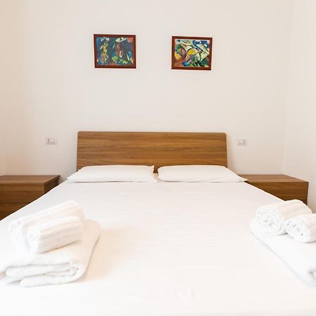 Theo'S Rooms 올비아 외부 사진