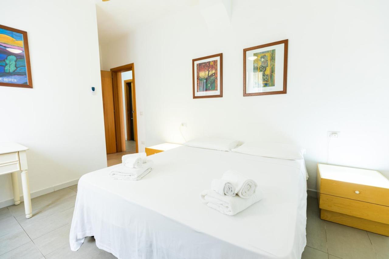 Theo'S Rooms 올비아 외부 사진