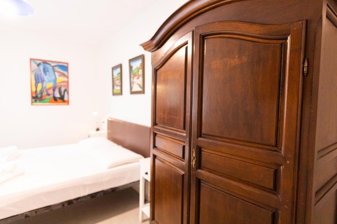 Theo'S Rooms 올비아 외부 사진